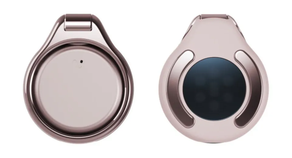 The Vire Clip in nude pink with a rose gold ring